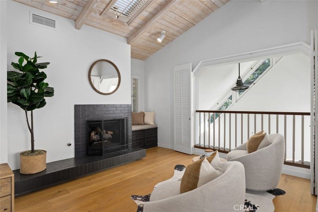 Image 17 of property listing at 590 Diamond Street, Laguna Beach, CA 92651