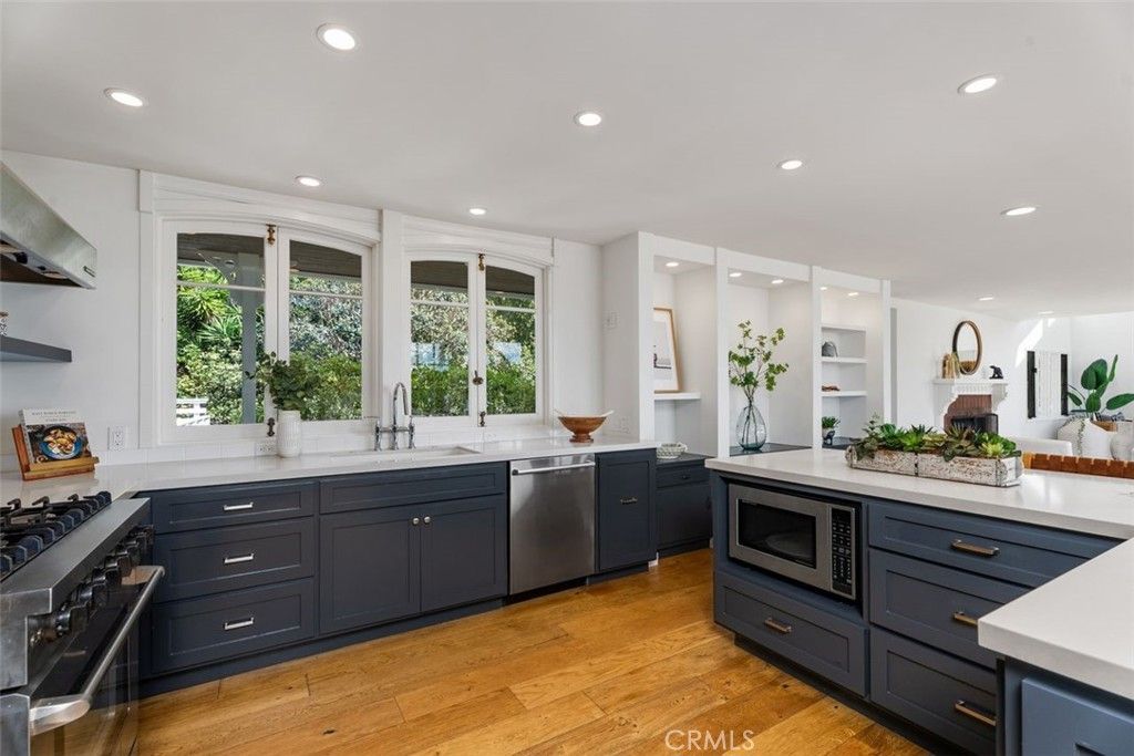 Image 7 of property listing at 590 Diamond Street, Laguna Beach, CA 92651