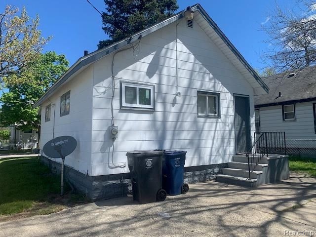 1702 Arizona Avenue, Flint, MI 48506
