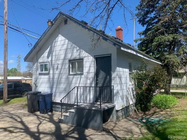 1702 Arizona Avenue, Flint, MI 48506