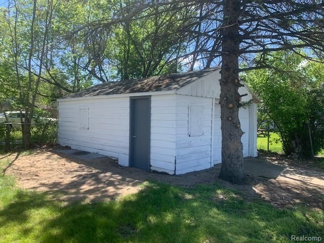 1702 Arizona Avenue, Flint, MI 48506