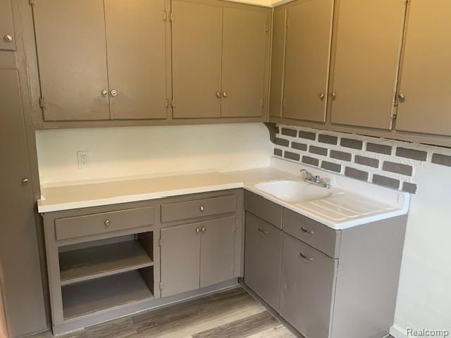 1702 Arizona Avenue, Flint, MI 48506