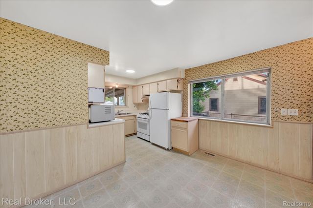 29630 Joy Road, Livonia, MI 48150