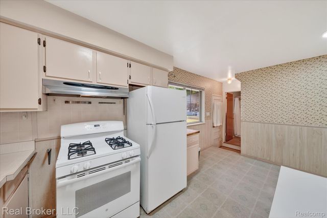 29630 Joy Road, Livonia, MI 48150