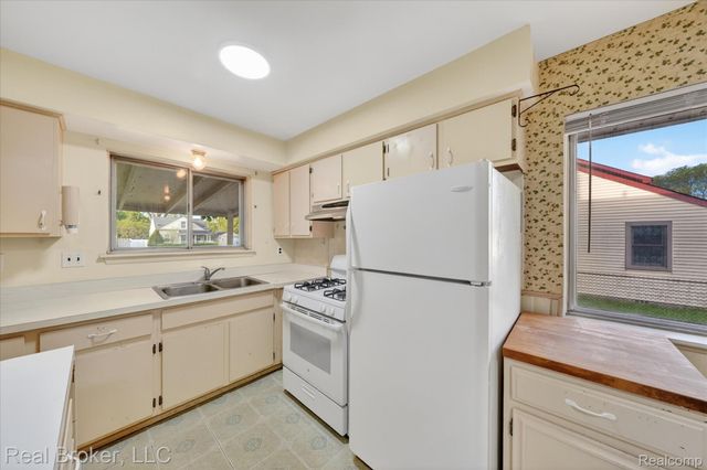 29630 Joy Road, Livonia, MI 48150