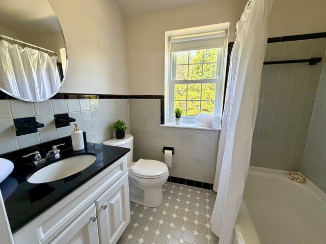 674 N BISHOP AVE, Springfield, PA 19064