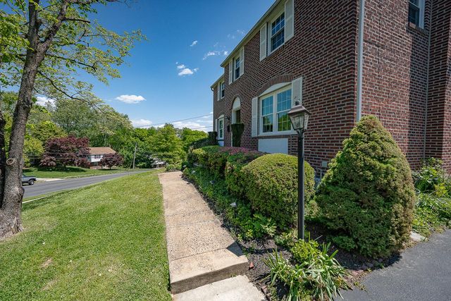 674 N BISHOP AVE, Springfield, PA 19064