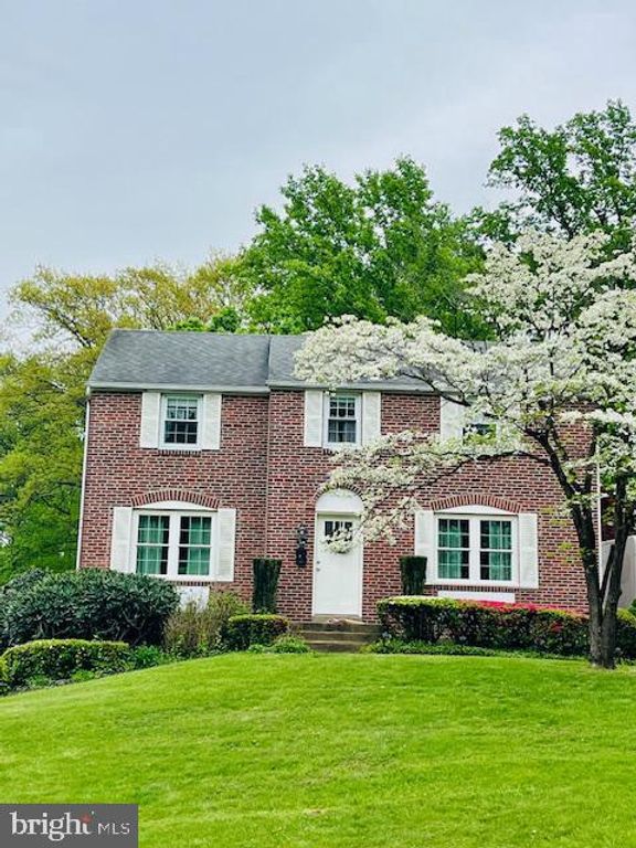 674 N BISHOP AVE, Springfield, PA 19064
