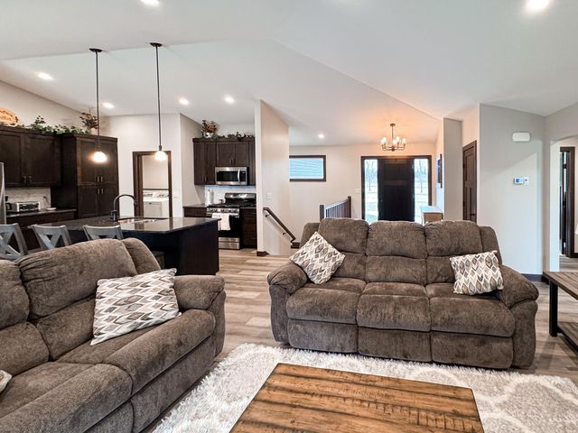 1707 17th Street NW, Willmar, MN 56201