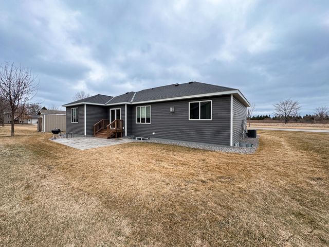 1707 17th Street NW, Willmar, MN 56201