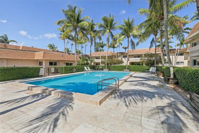 14500 SW 88th Ave 104, Palmetto Bay, FL 33176