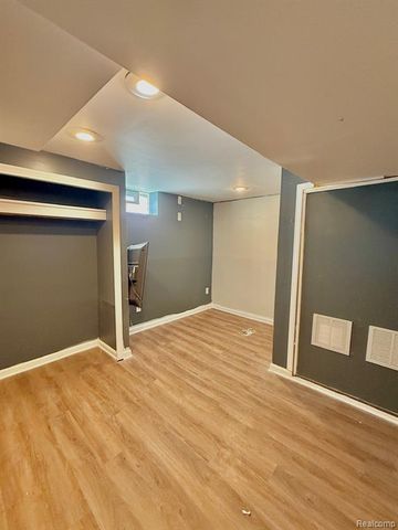 2239 Parker Street, Dearborn, MI 48124