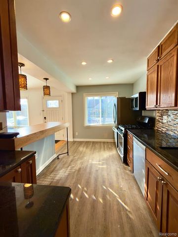 2239 Parker Street, Dearborn, MI 48124