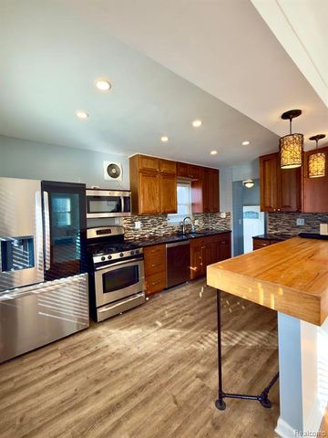 2239 Parker Street, Dearborn, MI 48124