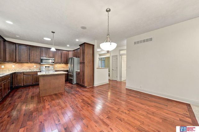 7521 Greycliff Drive, Lincoln, NE 68516