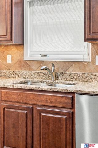 7521 Greycliff Drive, Lincoln, NE 68516