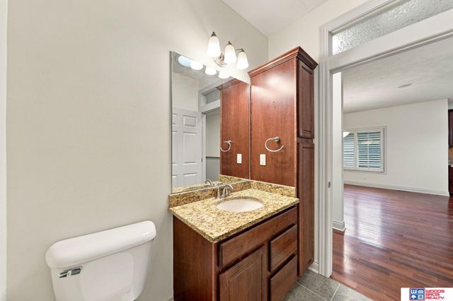 7521 Greycliff Drive, Lincoln, NE 68516