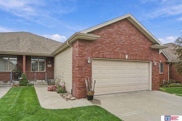 7521 Greycliff Drive, Lincoln, NE 68516