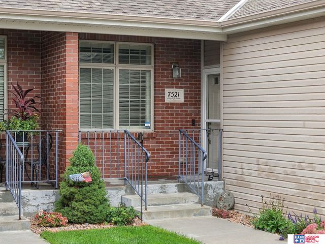 7521 Greycliff Drive, Lincoln, NE 68516