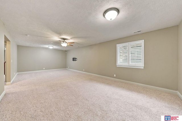 7521 Greycliff Drive, Lincoln, NE 68516