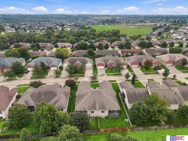 7521 Greycliff Drive, Lincoln, NE 68516