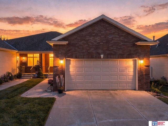 7521 Greycliff Drive, Lincoln, NE 68516