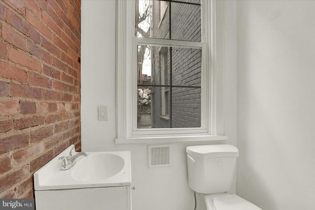 1209 MARKET ST, Harrisburg, PA 17103