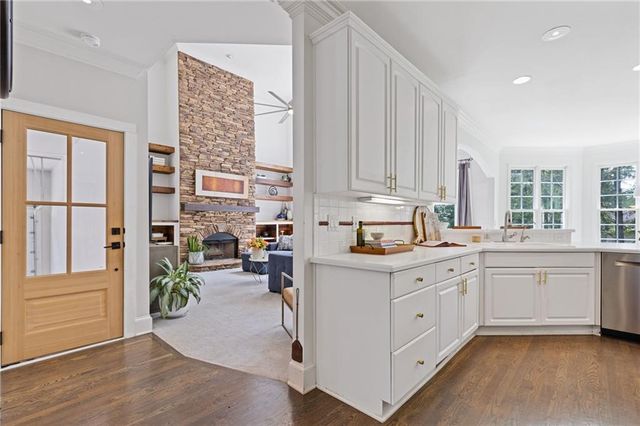 685 Red Sunset Circle, Powder Springs, GA 30127