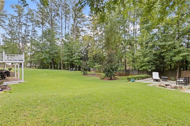 685 Red Sunset Circle, Powder Springs, GA 30127