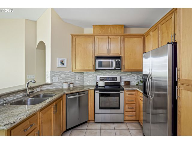 8349 Sw 24TH Ave 8, Portland, OR 97219