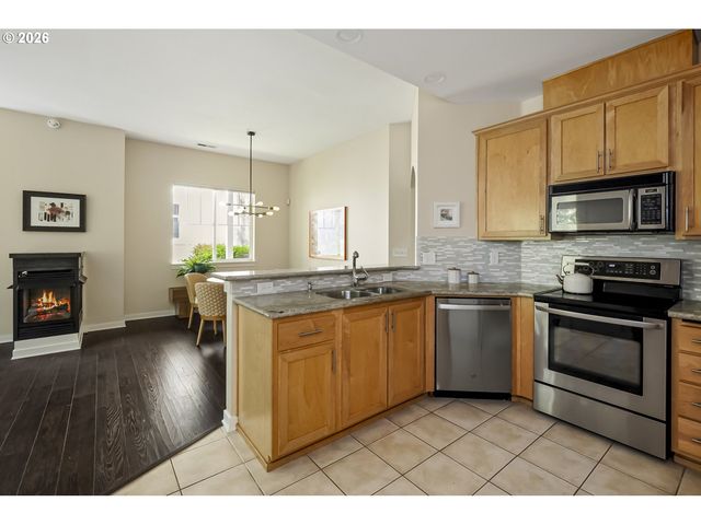 8349 Sw 24TH Ave 8, Portland, OR 97219