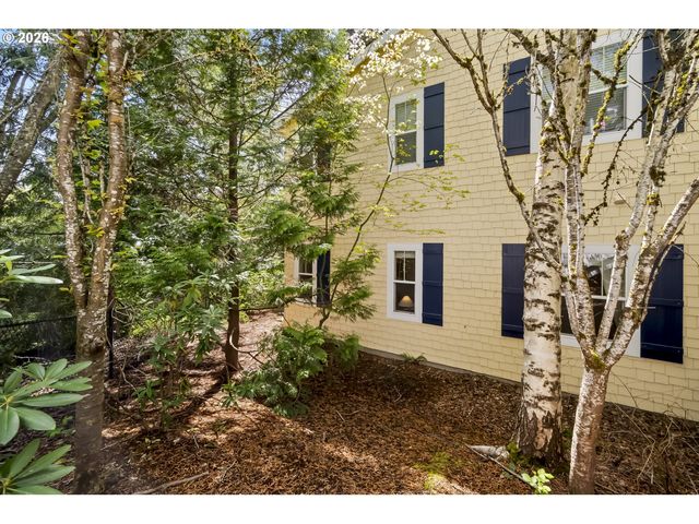 8349 Sw 24TH Ave 8, Portland, OR 97219