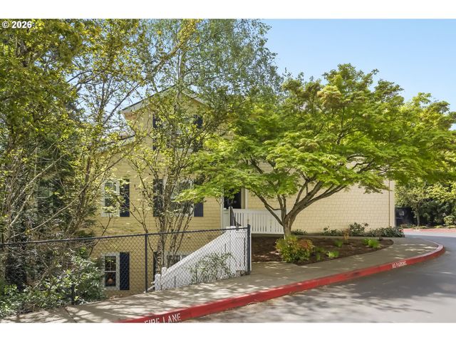 8349 Sw 24TH Ave 8, Portland, OR 97219