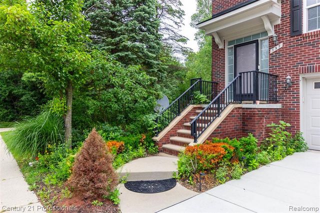 757 Sandalwood Drive, Troy, MI 48085