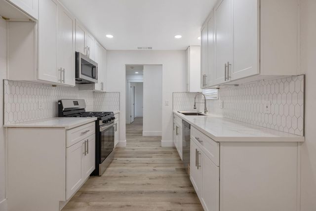 4024 W Howard Avenue, Visalia, CA 93277