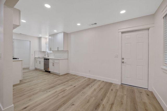 4024 W Howard Avenue, Visalia, CA 93277