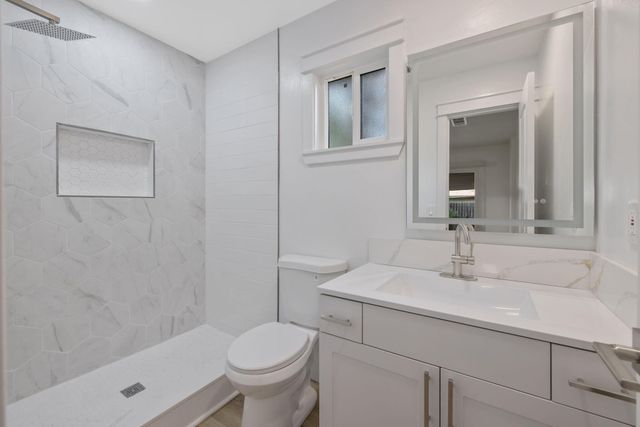 4024 W Howard Avenue, Visalia, CA 93277