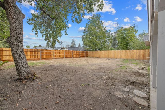 4024 W Howard Avenue, Visalia, CA 93277