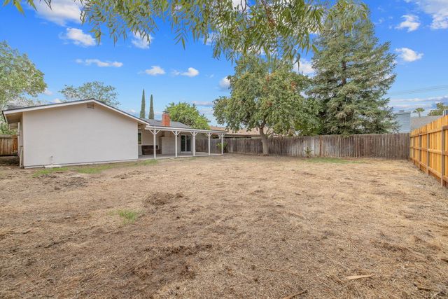 4024 W Howard Avenue, Visalia, CA 93277