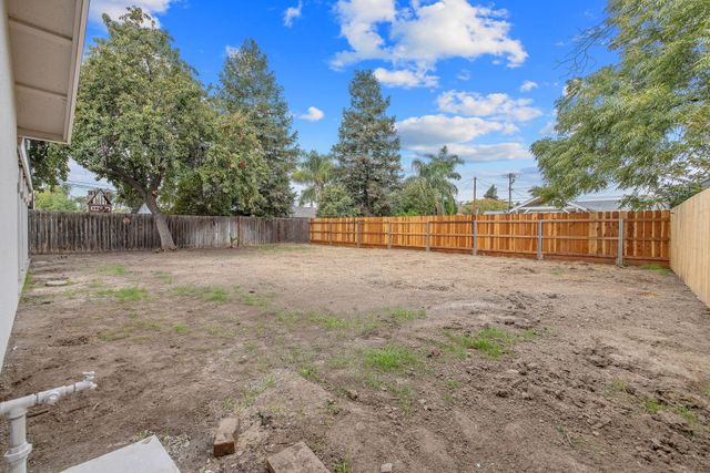 4024 W Howard Avenue, Visalia, CA 93277