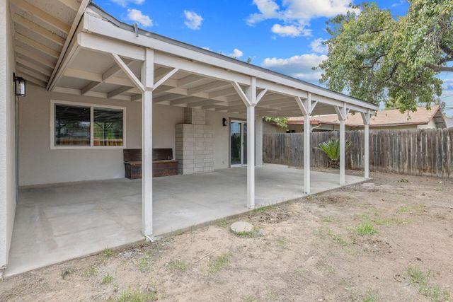4024 W Howard Avenue, Visalia, CA 93277