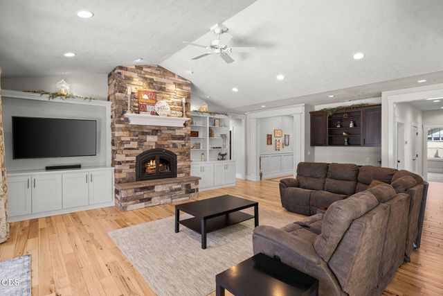 63337 Stonewood Drive, Bend, OR 97701