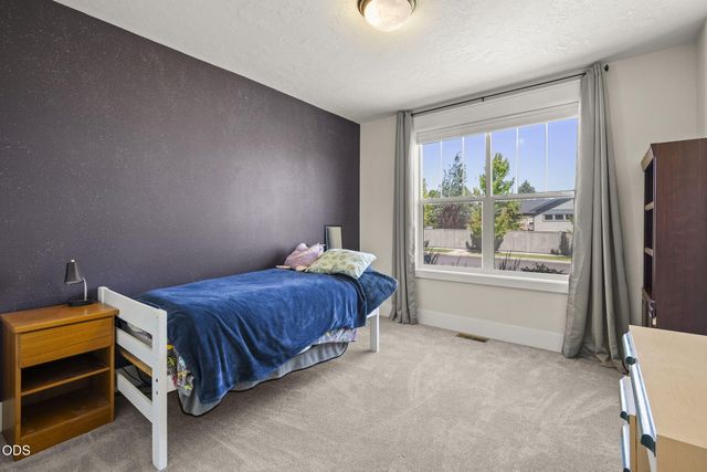 63337 Stonewood Drive, Bend, OR 97701