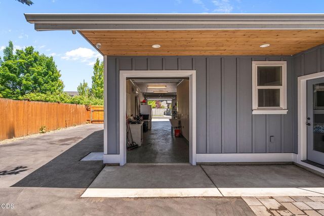 63337 Stonewood Drive, Bend, OR 97701