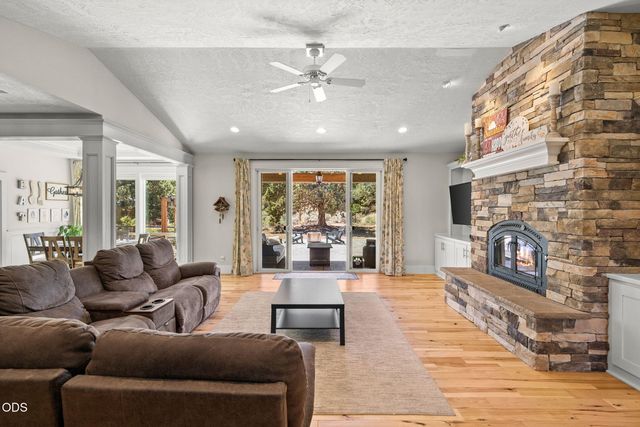 63337 Stonewood Drive, Bend, OR 97701