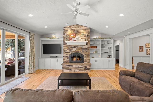 63337 Stonewood Drive, Bend, OR 97701