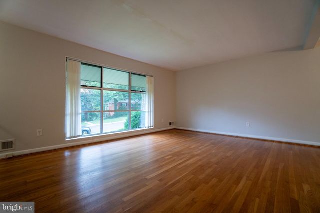 7716 CAYUGA AVE, Bethesda, MD 20817