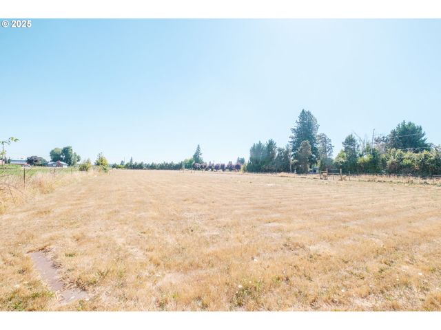 2225 MOLALLA Rd, Woodburn, OR 97071