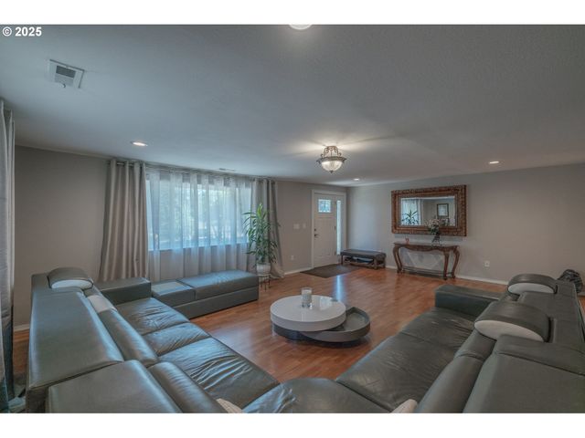 2225 MOLALLA Rd, Woodburn, OR 97071