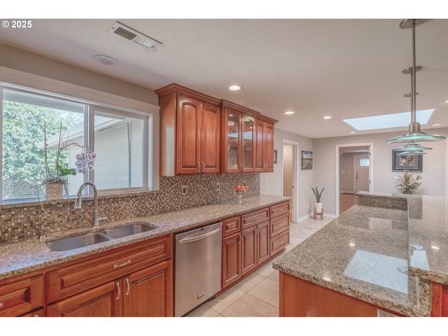 2225 MOLALLA Rd, Woodburn, OR 97071